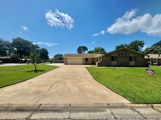 Building Photo - 135 Perdido Cir