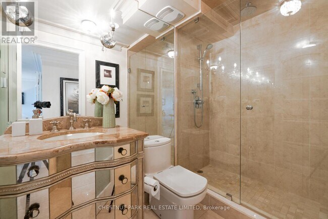 Photo - 110 Bloor St W Unité 1606