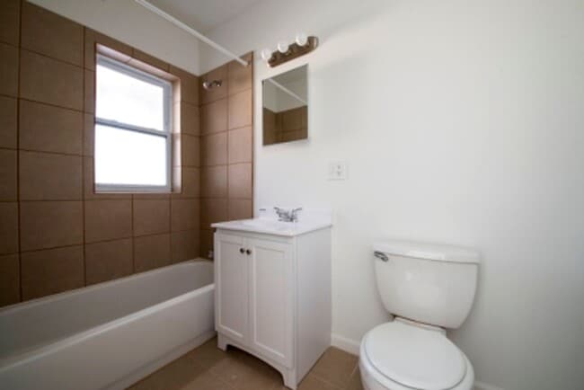 Photo - 701 N Lotus Ave Chicago, IL 60644