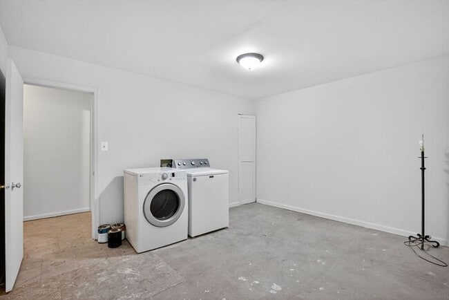 Photo - 4243 Drake Ct