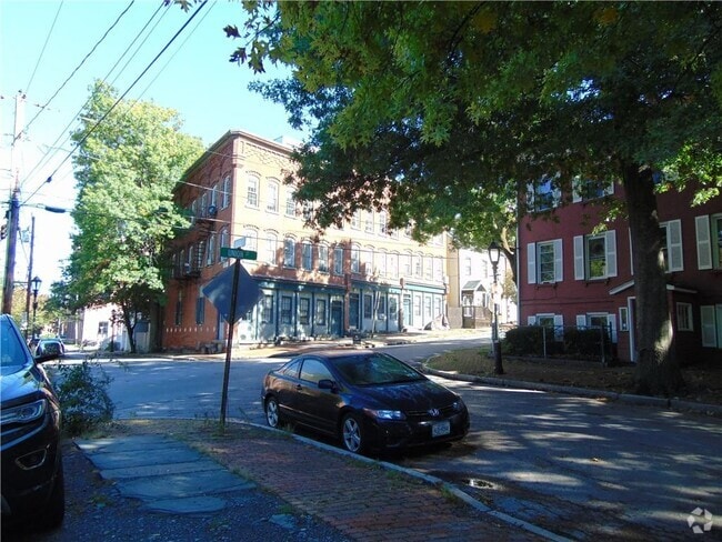 Building Photo - 175 Union St Unit 5 Rental