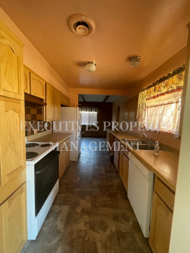 Photo - 795 Juniper Ave