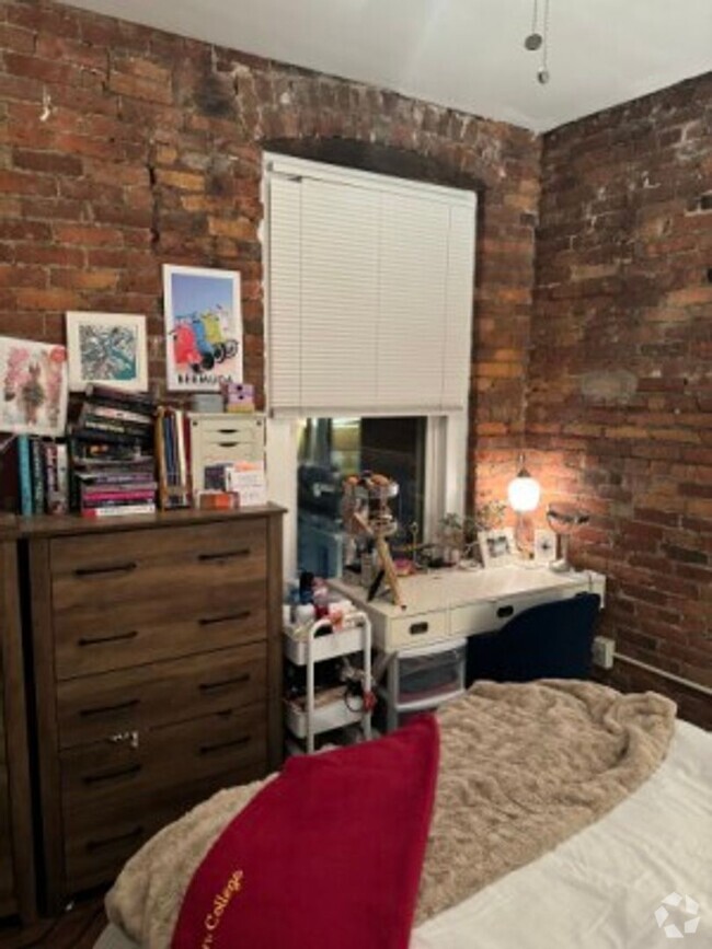 Building Photo - North End - 2 bedroom apartment - 9/1
