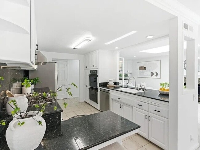 Photo - 1460 Murchison Dr