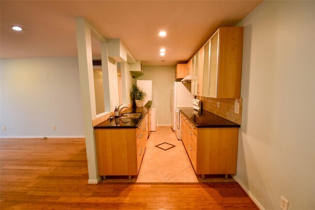 Photo - 1601 S Shepherd Dr Unit 141