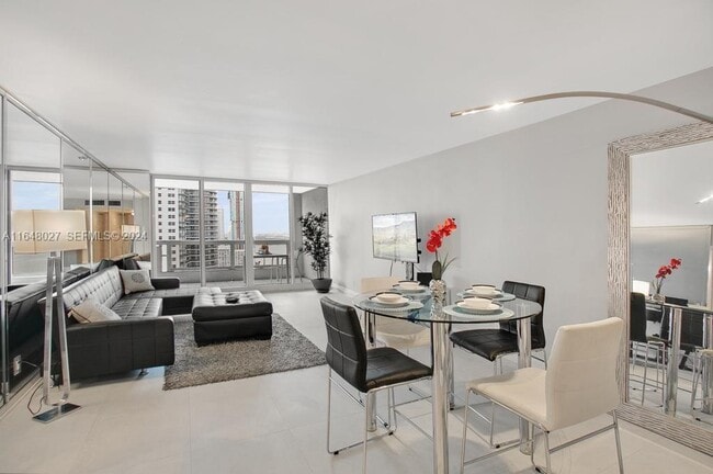 Photo - 1717 N Bayshore Dr Unidad A-3050