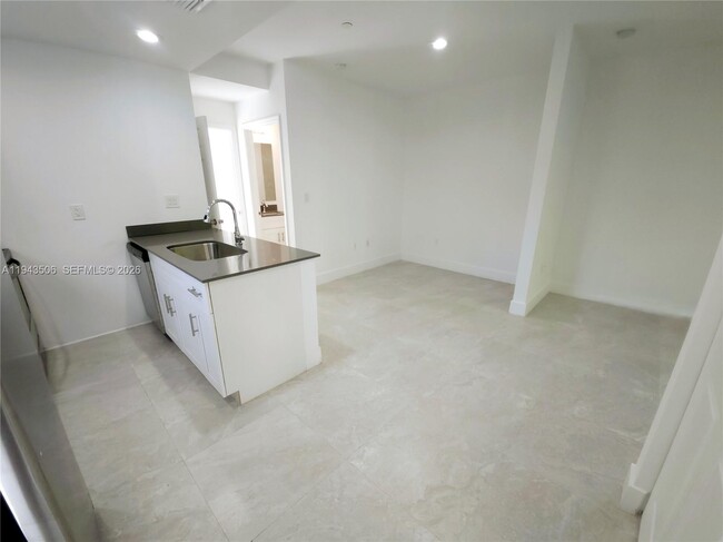 Photo - 580 NW 34th St Unit 3