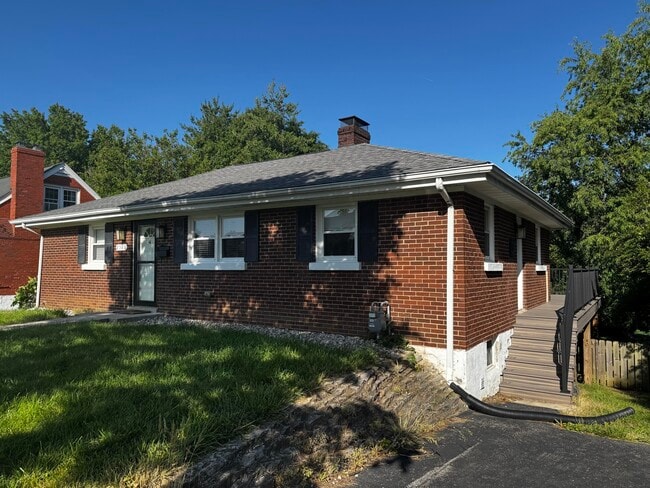 Photo - 2580 Millbrook Dr House