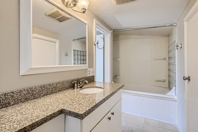 2312 E Denny Way