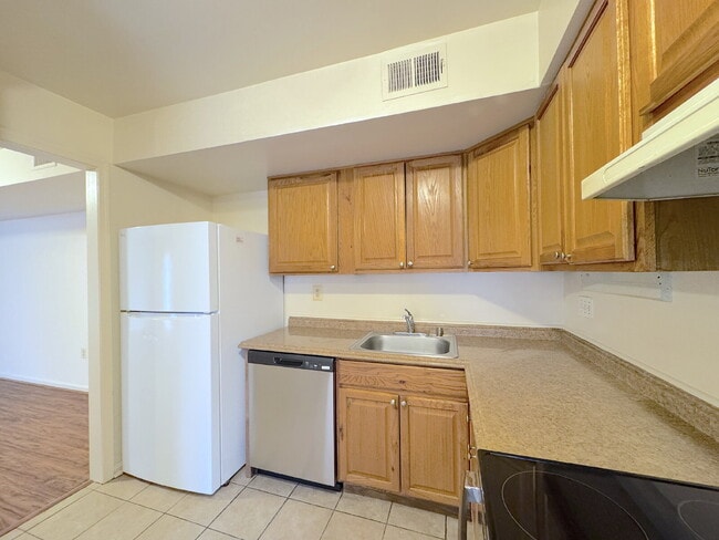 Photo - Charming & Modern Annandale Retreat on Conwell Dr Unidad 158