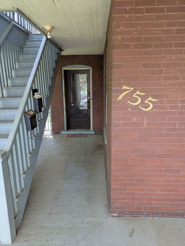 755-757 W. Third Street - 755-757  W. Third Street Apartment Unit 755 W. Third Street #1
