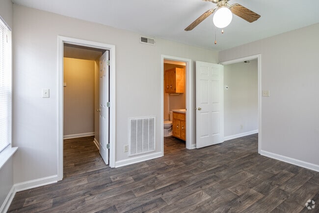 1BR, 1BA - 600SF - Bedroom