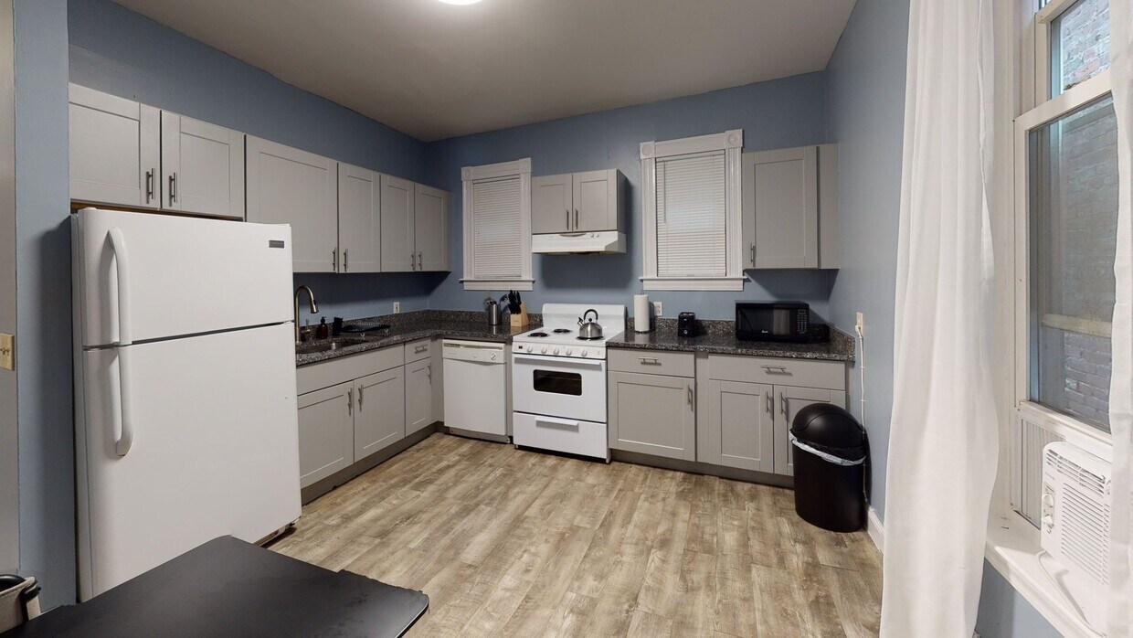 Photo - Private bedroom in 3 bed/1 bath Home