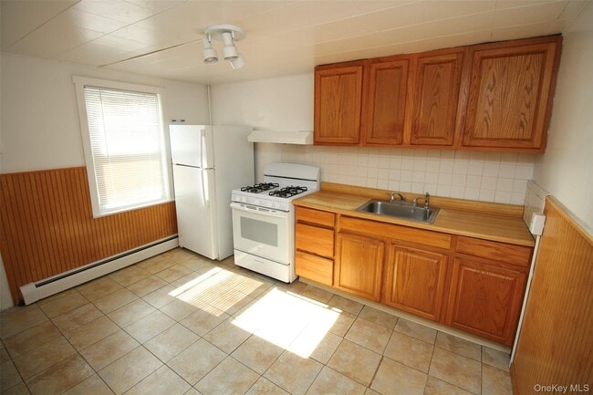 Photo - 4 School House Ln