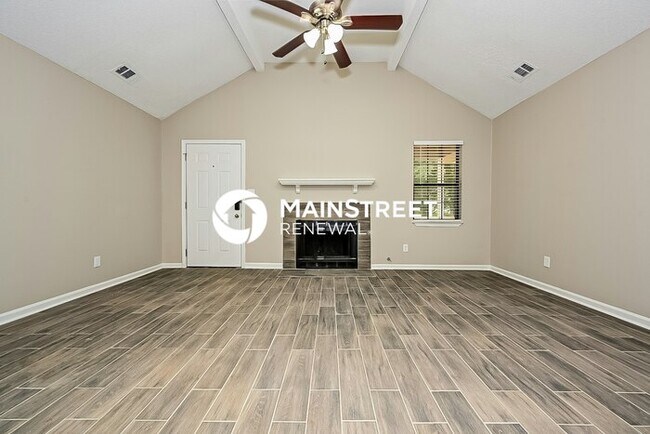 Photo - 3 Bedroom Pet-Friendly Home in Jonesboro, GA with Main Street Renewal