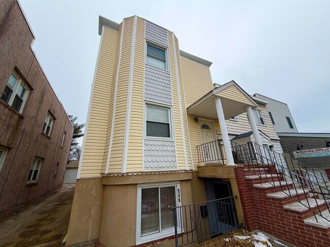 Photo - 946 Broadway Unit 2