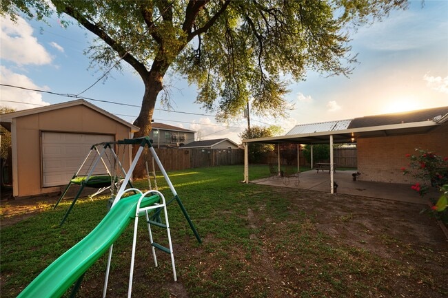 Photo - 4214 Monitor St