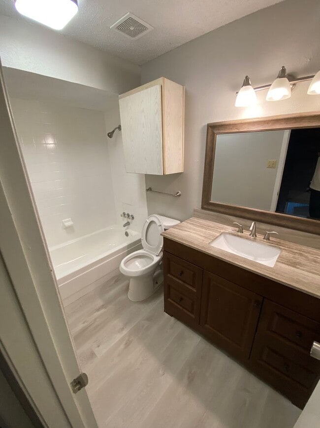 Photo - 4634 Country Creek Dr