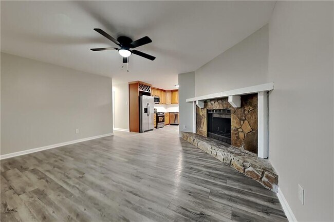 Photo - 2513 Mistletoe Ln SW