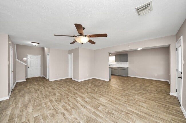 Photo - 3919 Vauxhall Dr S