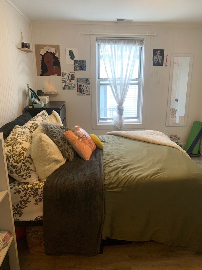 Photo - 867 E 2nd St