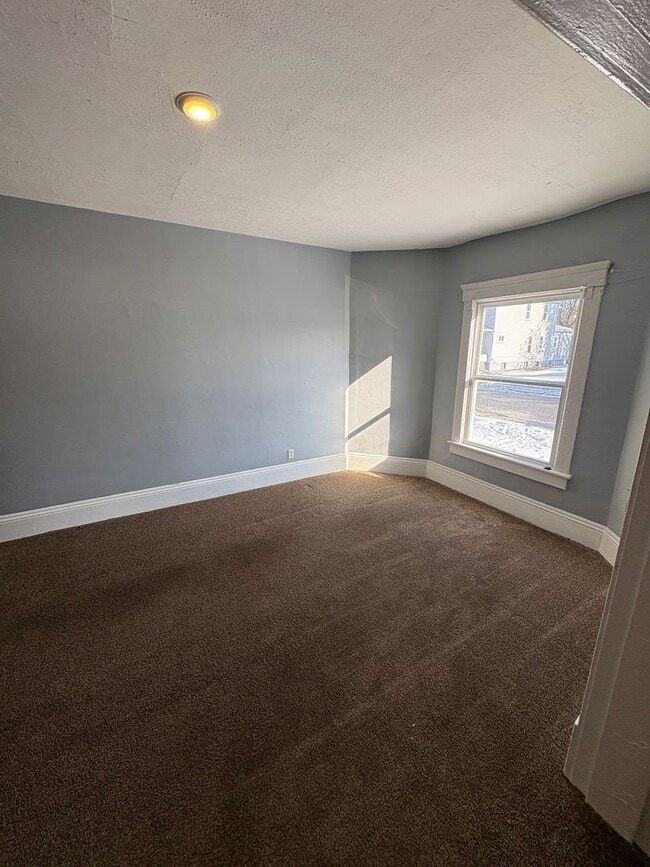 Photo - Move-In Ready 5-Bedroom Home in Prime Barberton Location