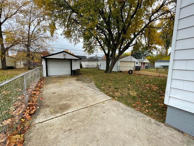 Photo - 3620 Monroe St