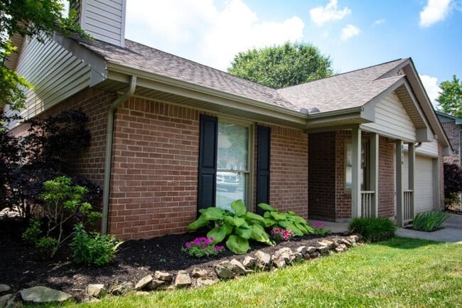 Photo - Knoxville 37922 - 3 bedroom, 2 bath with fenced-in yard - Call Susan Niedergeses (865) 300-4722