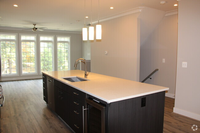 Building Photo - 908 N Buchanan Ct Rental