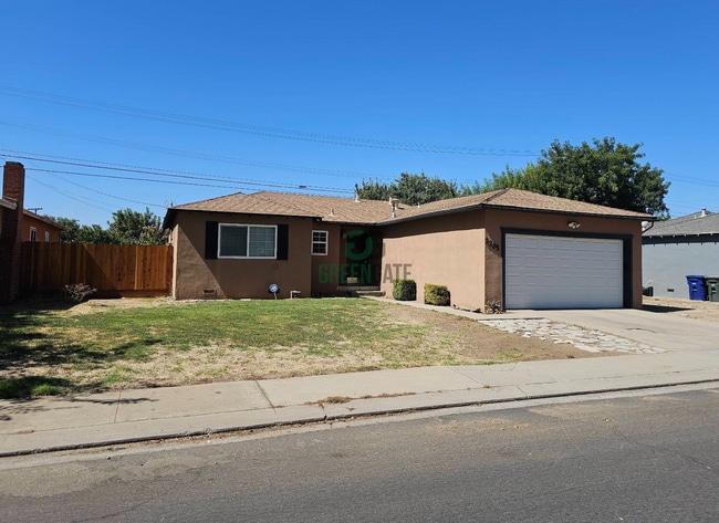 Building Photo - NOW AVAILABLE! 3 Bedroom, 1 Bathroom Home ...