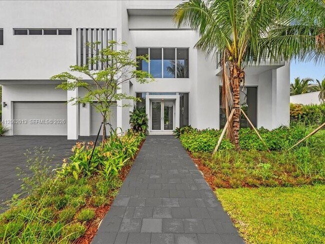 Photo - 16644 Botaniko Dr N
