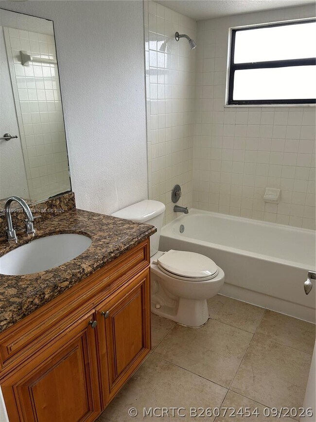 1445 Lake Crystal Dr Unidad H