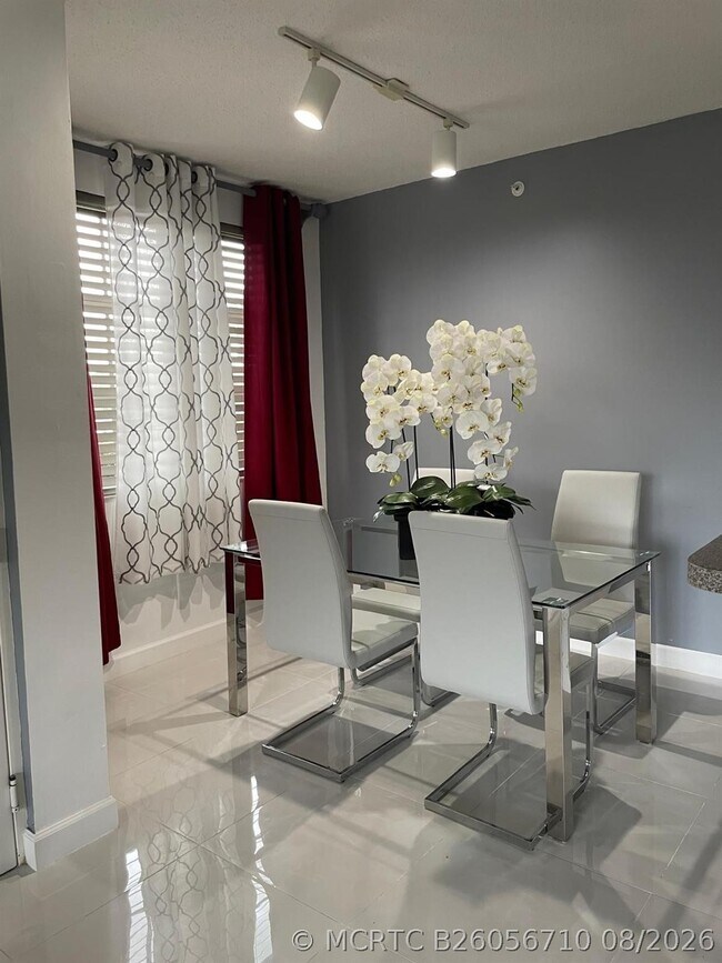 7950 N Nob Hill Rd Unit 108