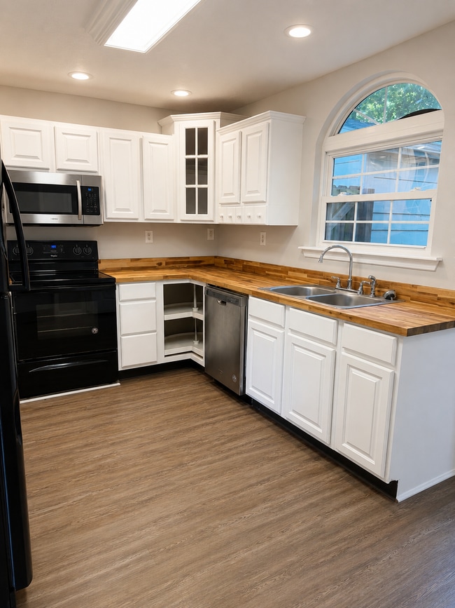 Photo - 218 Glass Ave
