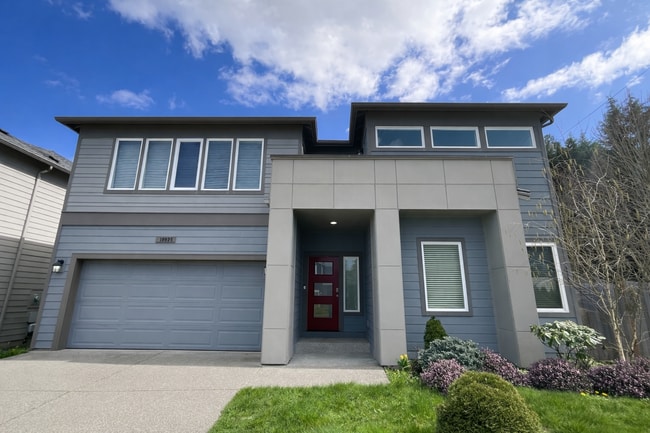 Building Photo - Spacious 4-Bedroom Home with Balcony and Fenced Yard in Marysville