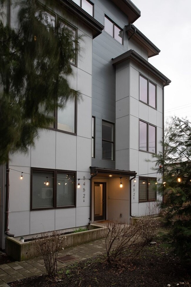 Modern New Construction Townhome | EV Park... - Modern New Construction Townhome | EV Park...