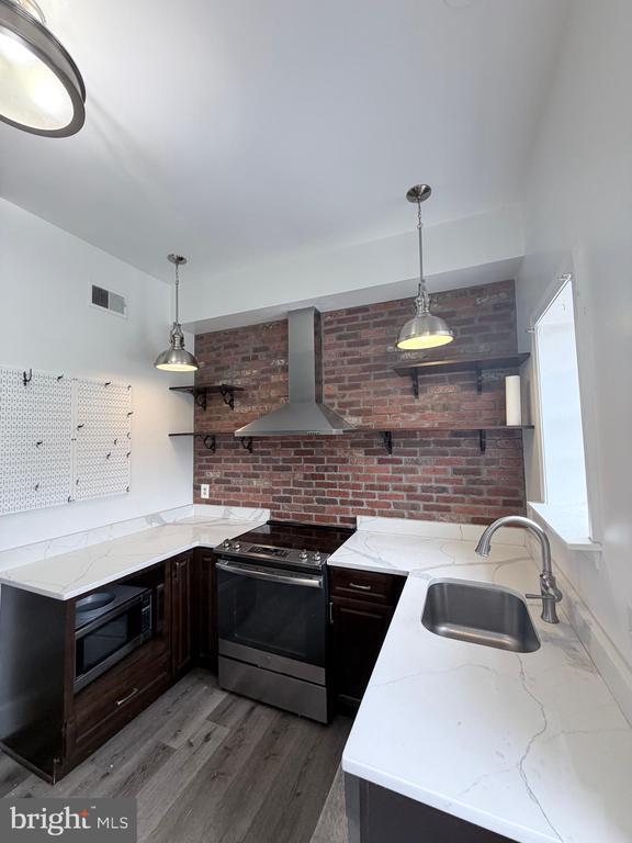 Photo - 1111 Duke St