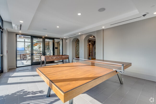 Salón - Alexan Ludlam Trace