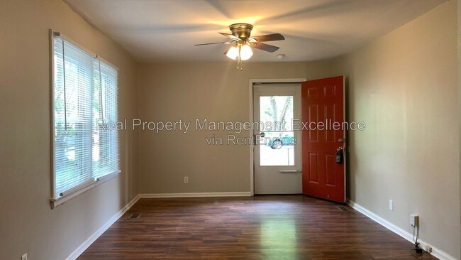 Photo - 410 Lamont St