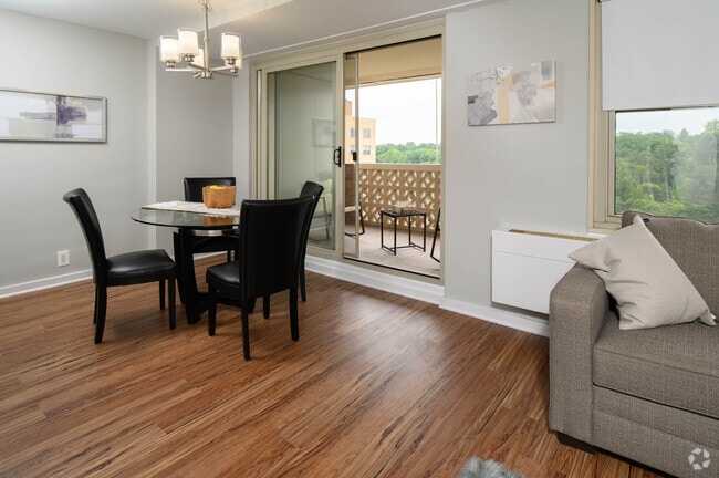 2BR, 2BA - 1082SF Dining Area