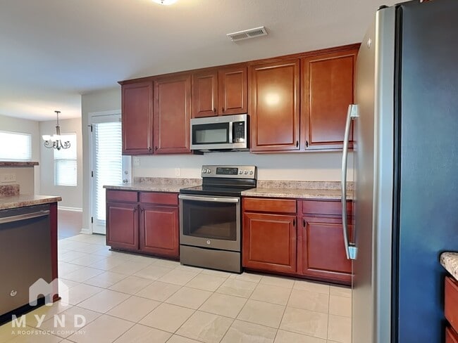 Photo - 29877 Glenrose Way