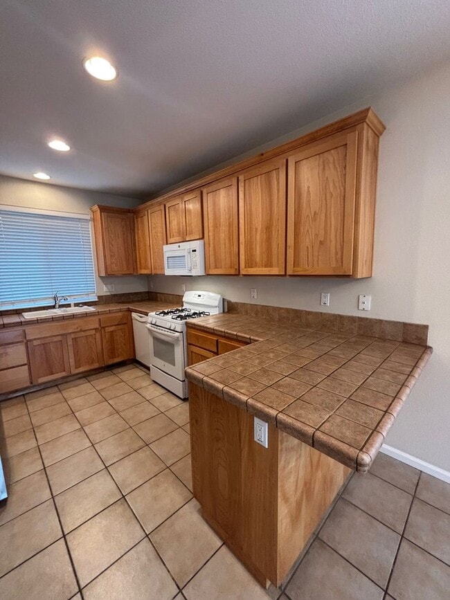 Photo - 3 Bedroom 2.5 Bathroom Single Family Home located in Northwest Santa Rosa