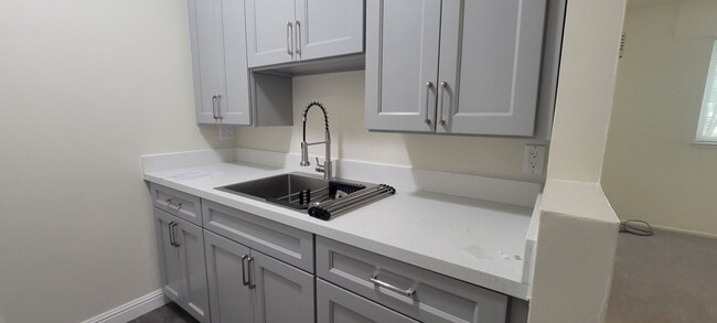 Building Photo - Charming One Bedroom features an upgraded ... Unit 9 Rental