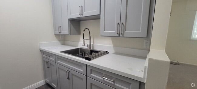 Building Photo - Charming One Bedroom features an upgraded ... Unit 9 Rental