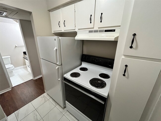 Building Photo - 1416 Hawthorne St Unit 1