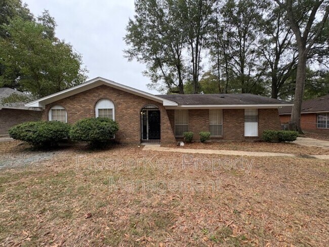 Building Photo - 740 Ledyard Pl