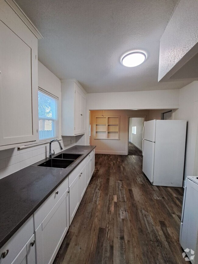 Building Photo - 956-958 N Farris Unit 958 Rental