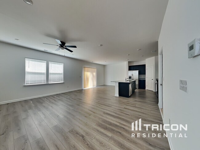 Photo - 2472 Lennox Rd SE