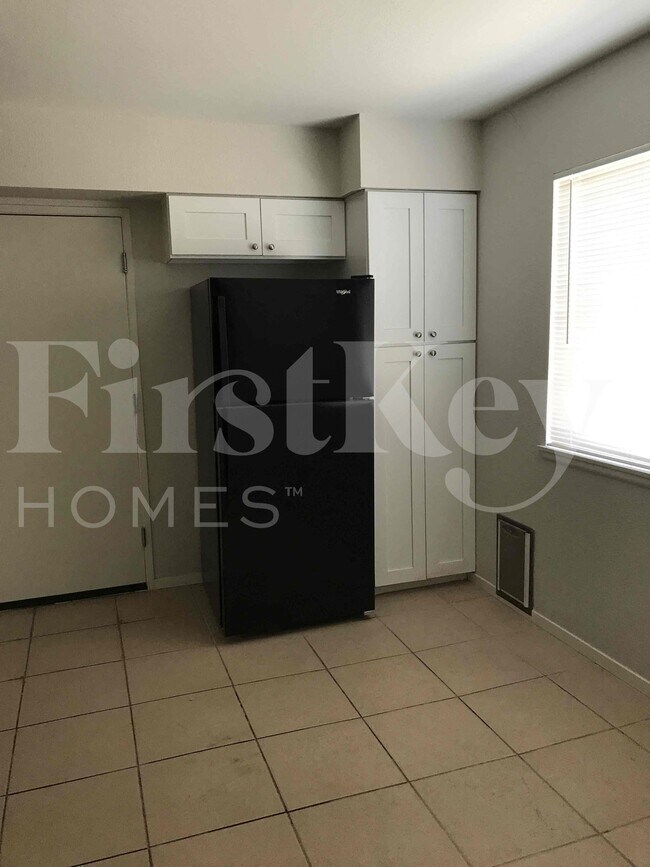 Photo - 1810 Renada Cir