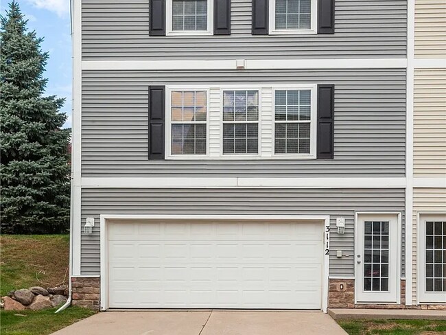 Photo - Townhouse for Rent!